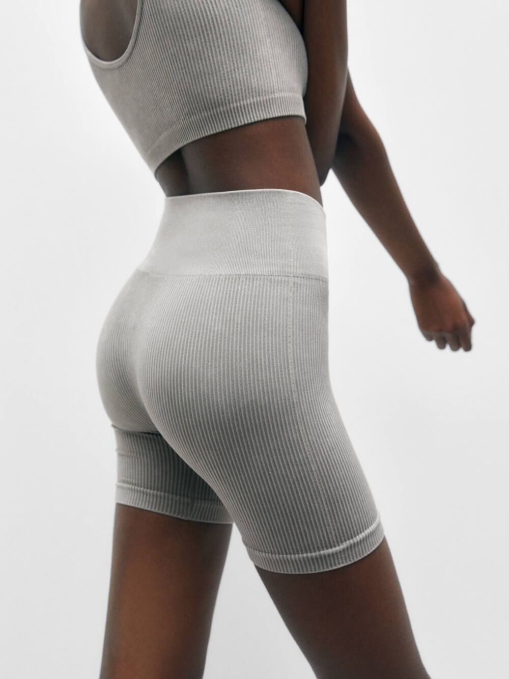 Seamless cycling shorts