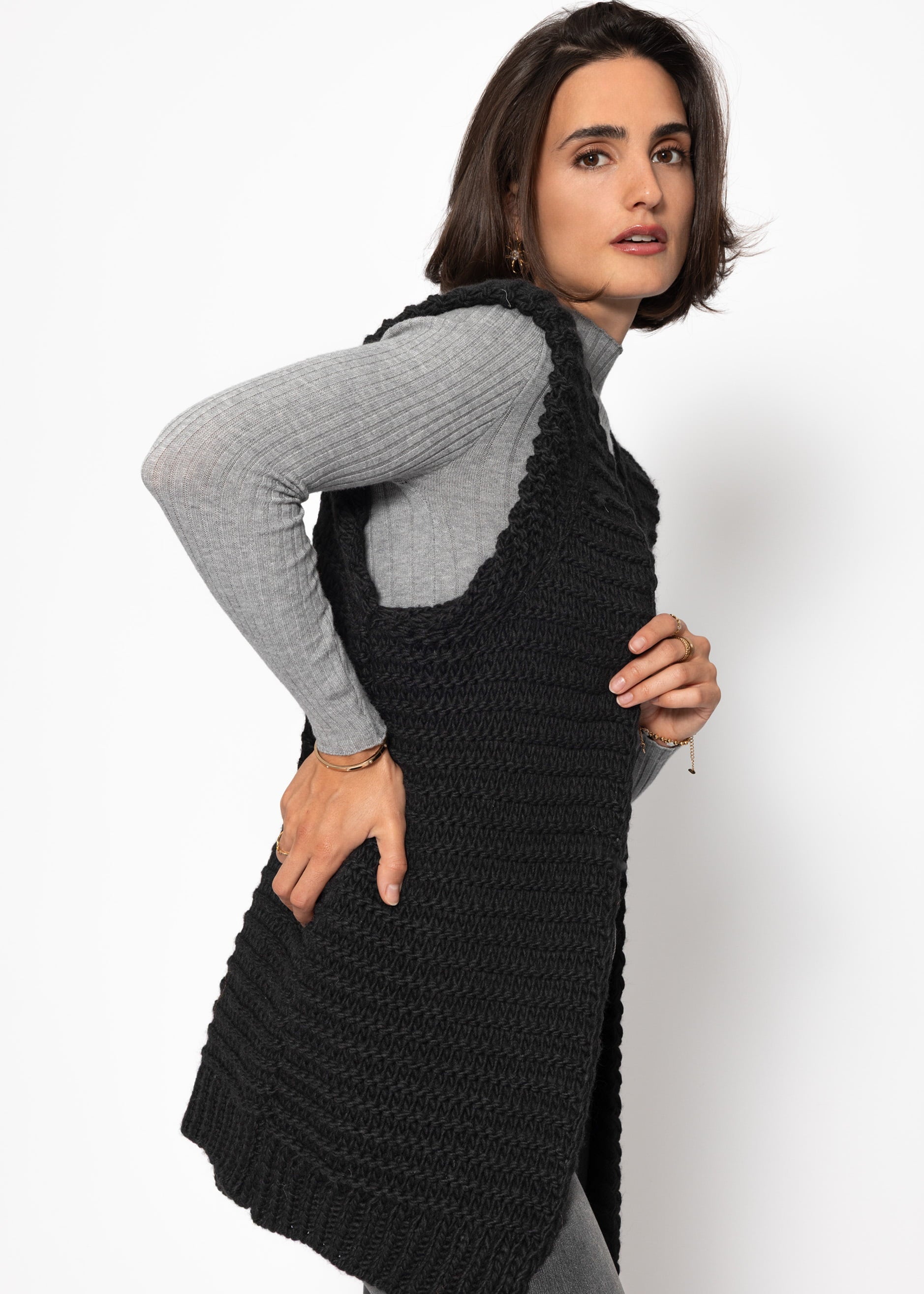 Chaleco largo de punto sin mangas con hombros estructurados - negro